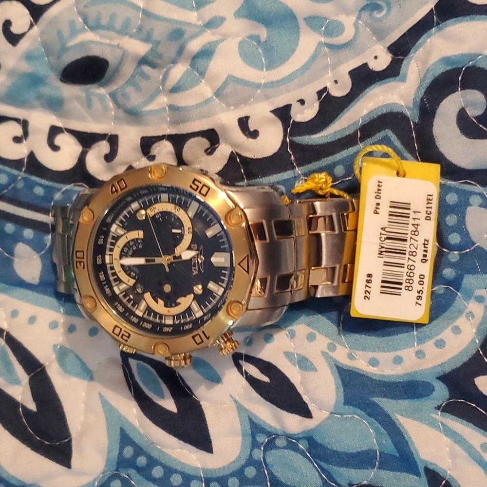 invicta 22768 watch with a yellow 1 slot dive case